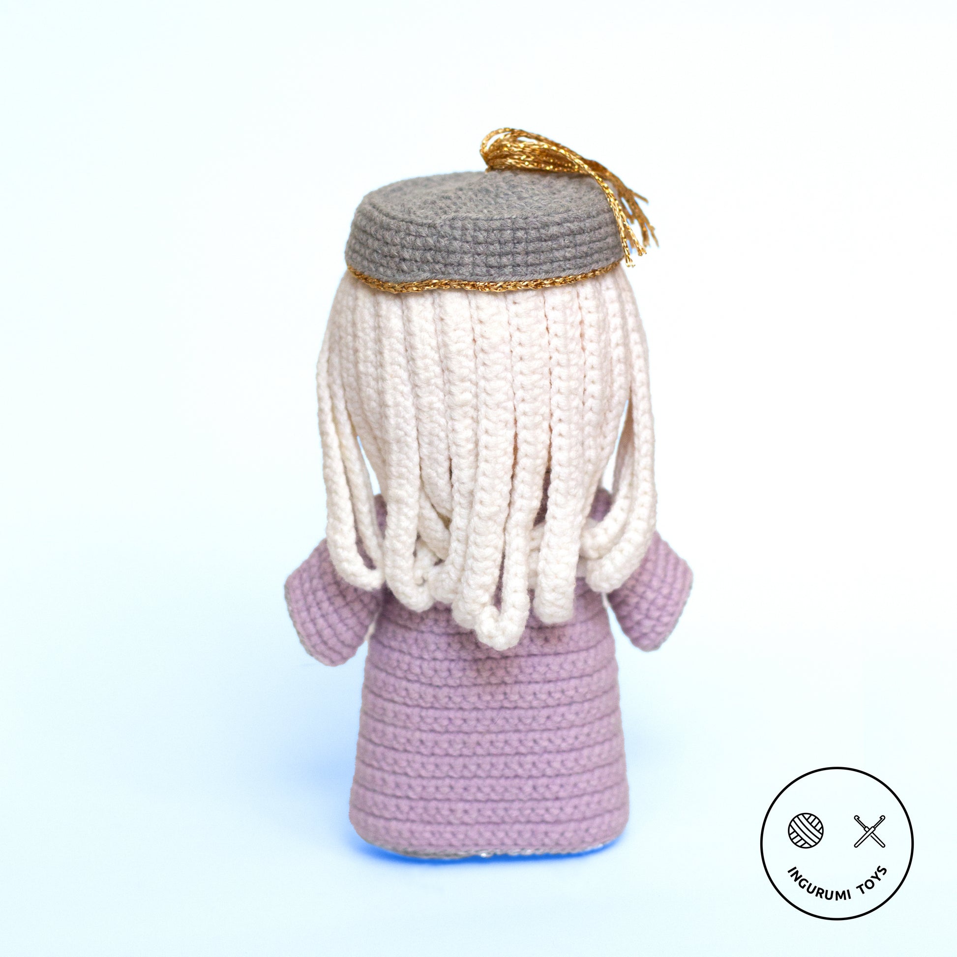 Amigurumi crochet pattern – Dumbledore toy with a lilac cloak and iconic half-moon shaped glasses. Harry Potter movie inspired.